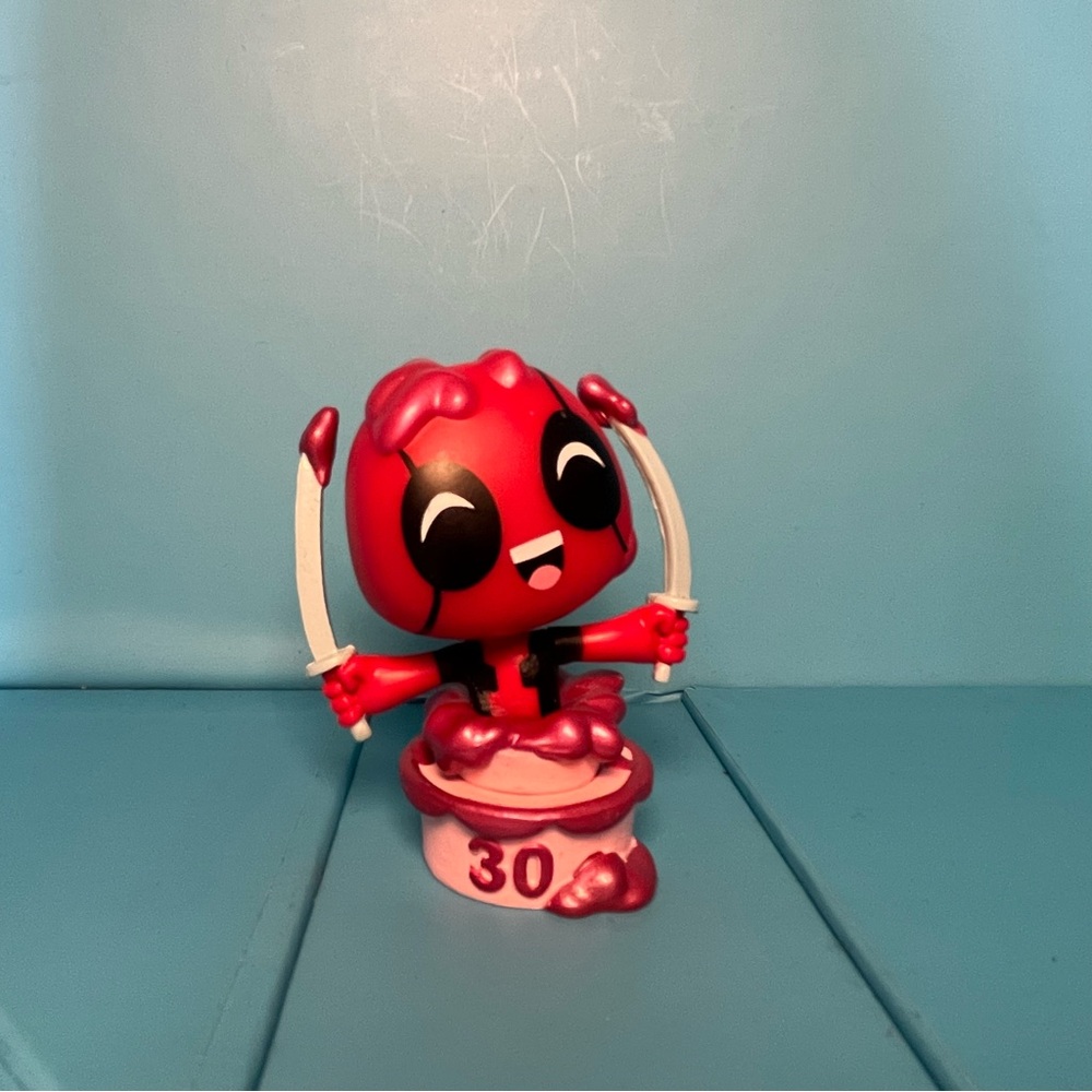 Funko Mystery Mini - Marvel Deadpool - 30th Anniversary - Deadpool in cake